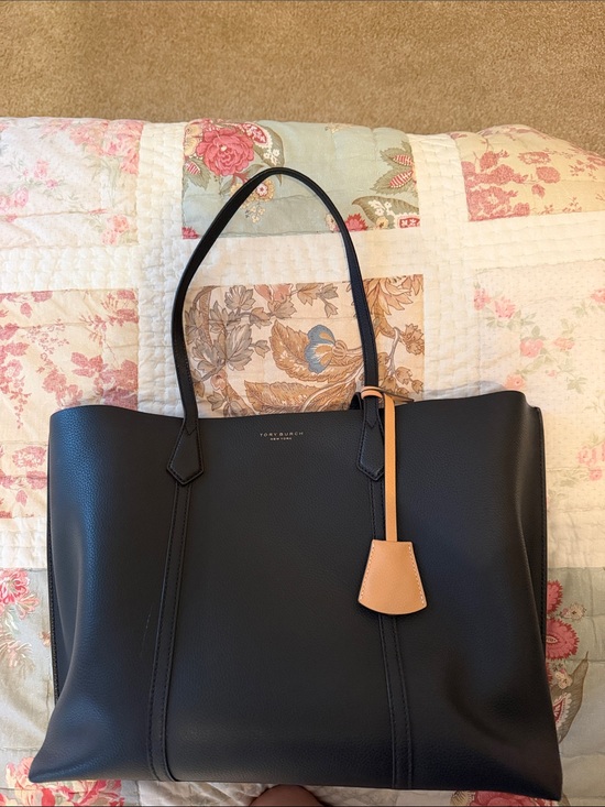 Tory Burch Handbags - Tory Burch Black Leather Tote with Tan Tag